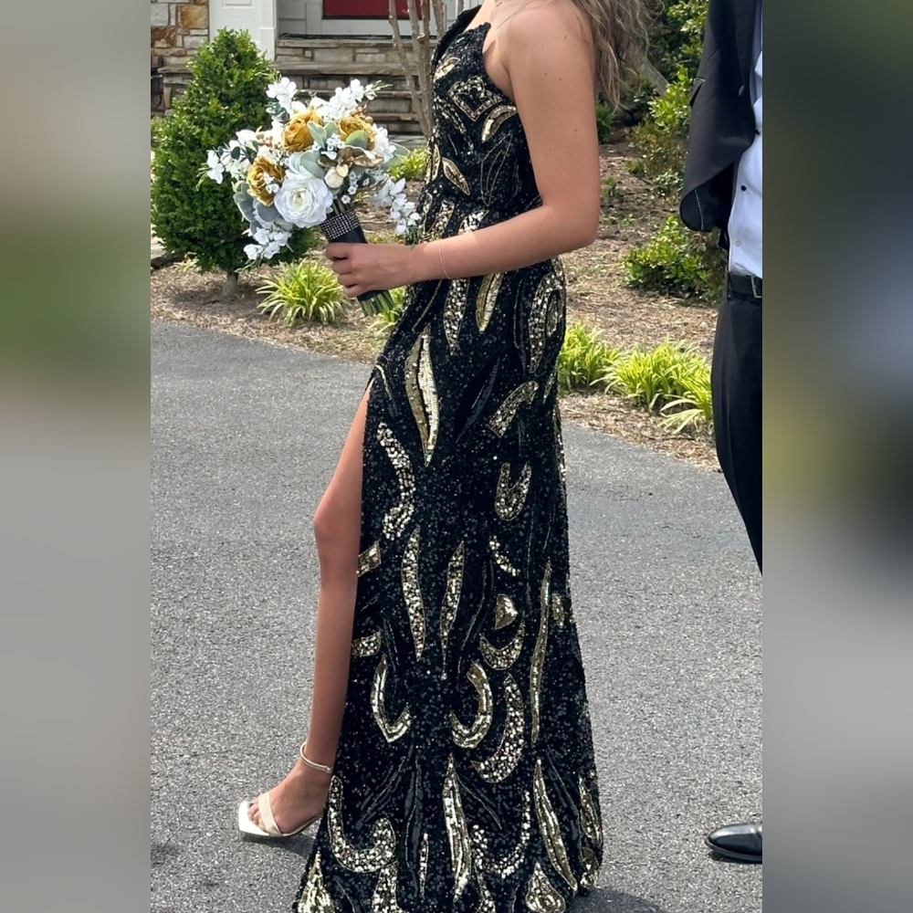 Formal Dress - Picture 3 of 4